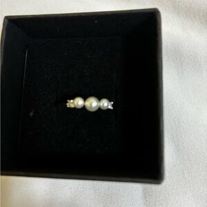 Elegant Pearl and Silver Women's Ring